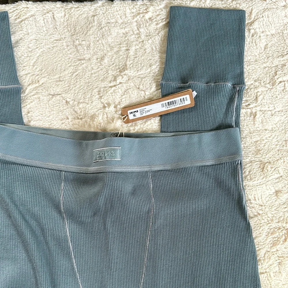 SKIMS Cotton Rib Legging - Picture 2 of 3